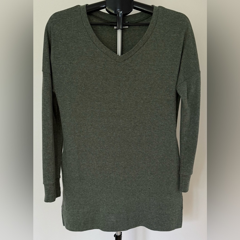 Yidarton Moss Green Long Sleeve V-Neck Tunic | Size M